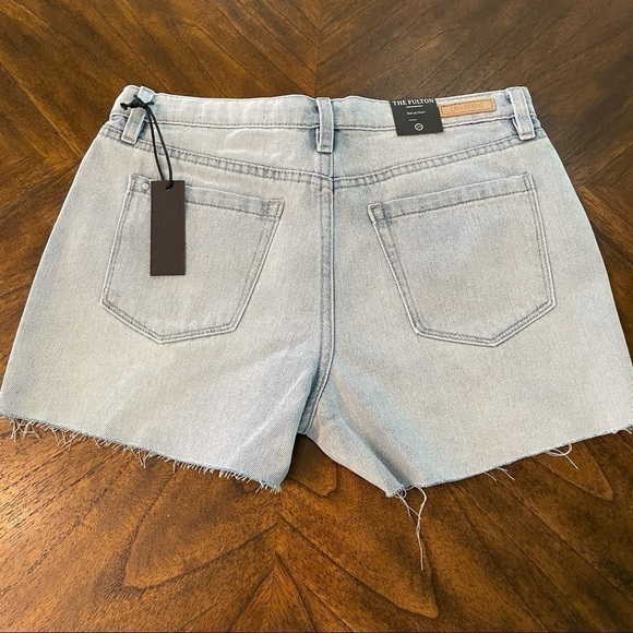 BLANK NYC Fulton Roll Up Short in light wash - Picture 3 of 5